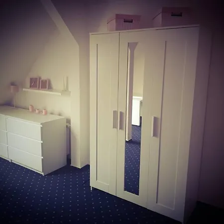 6 Bedroom Private & Lounge *