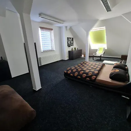 6 Bedroom Private & Lounge Appartamento