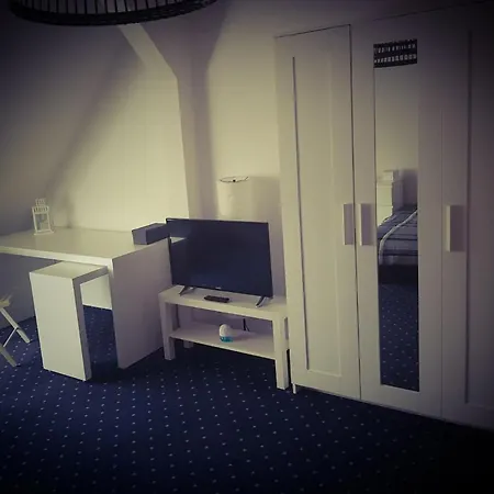 6 Bedroom Private & Lounge * Rostock