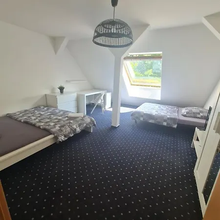 6 Bedroom Private & Lounge *