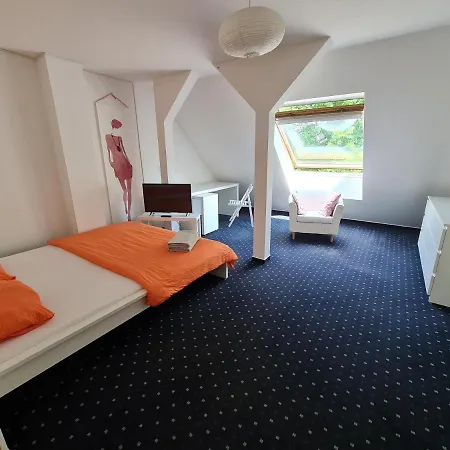 6 Bedroom Private & Lounge