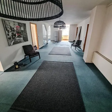 6 Bedroom Private & Lounge Lägenhet *