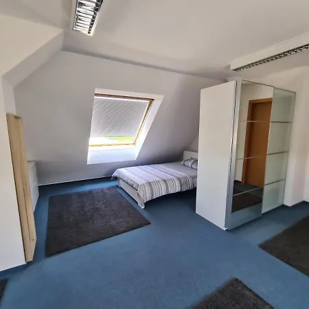 6 Bedroom Private & Lounge * Rostock