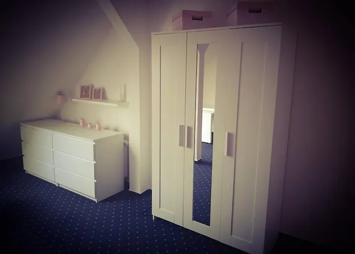 6 Bedroom Private & Lounge *