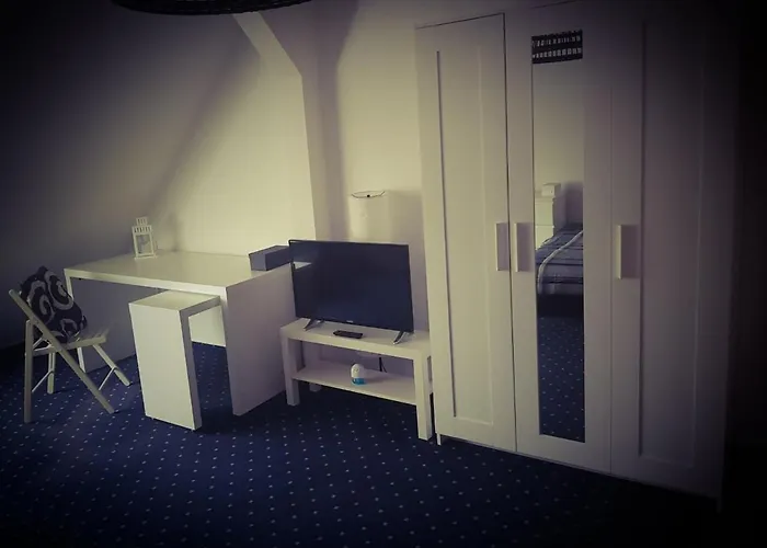 6 Bedroom Private & Lounge * ロストック