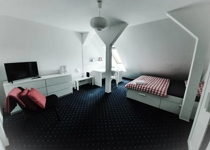 6 Bedroom Private & Lounge アパート ロストック