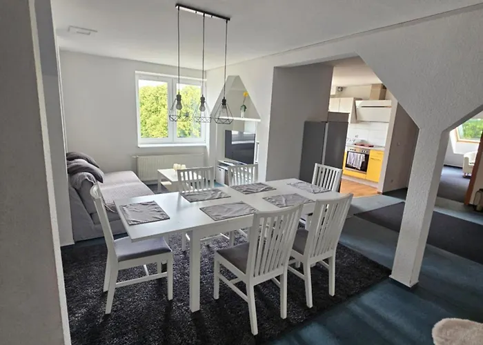 アパート 6 Bedroom Private & Lounge *